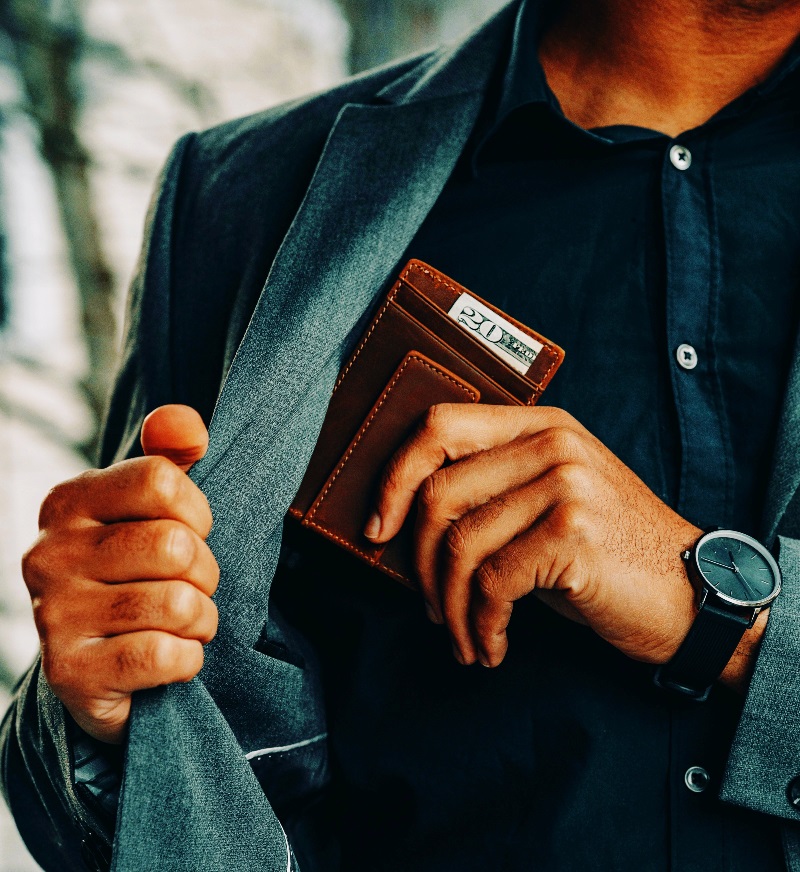 How to Pick The Best Luxury Leather Wallet for Your Style?