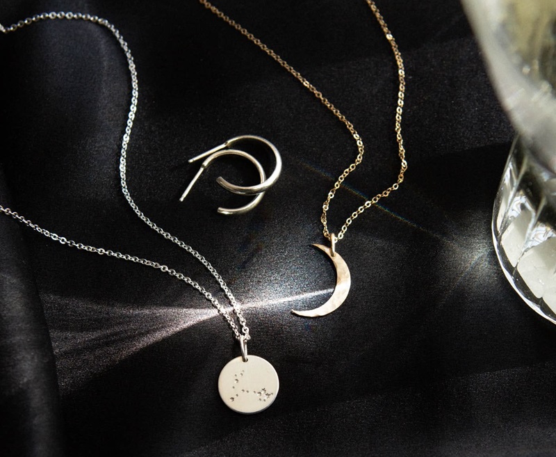 How Do Lunar Phase Necklaces Reflect Your Personality